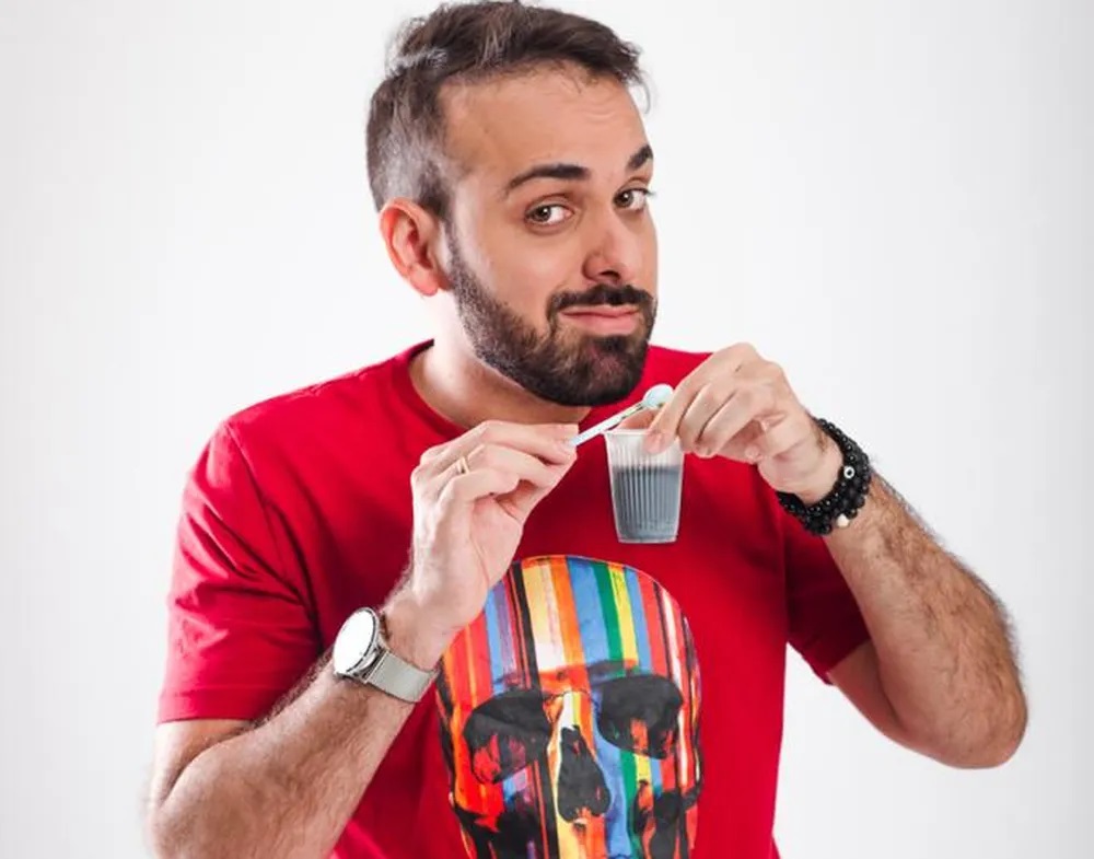 Ítalo Sena apresenta show no Natal Comedy Club