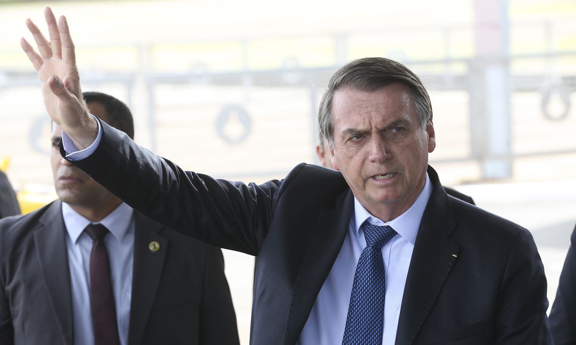 Após derrota no TSE, Bolsonaro dispara: 'Levei uma facada nas costas'