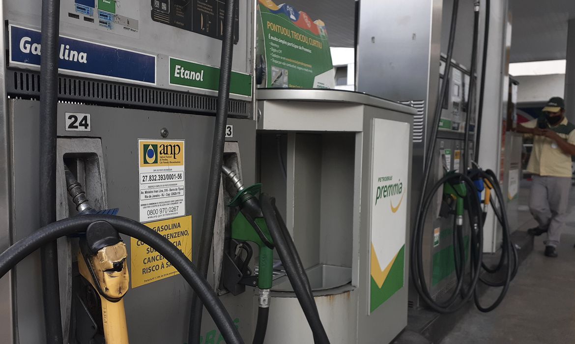 Postos de combustíveis são multados no RN por "aumento injustificado de preços"