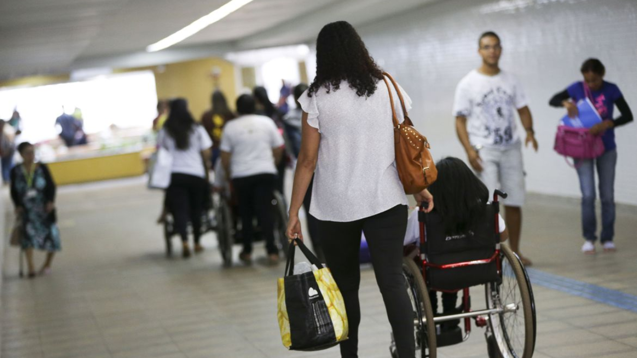Confira as condições dos bancos que oferecem linhas de crédito especiais para pessoas com deficiência (Créditos: Agência Brasil)
