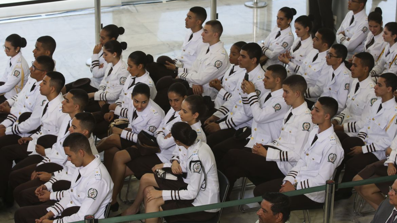 Programa de escolas cívico-militares de Bolsonaro é encerrado por governo Lula (Créditos: Agência Brasil)