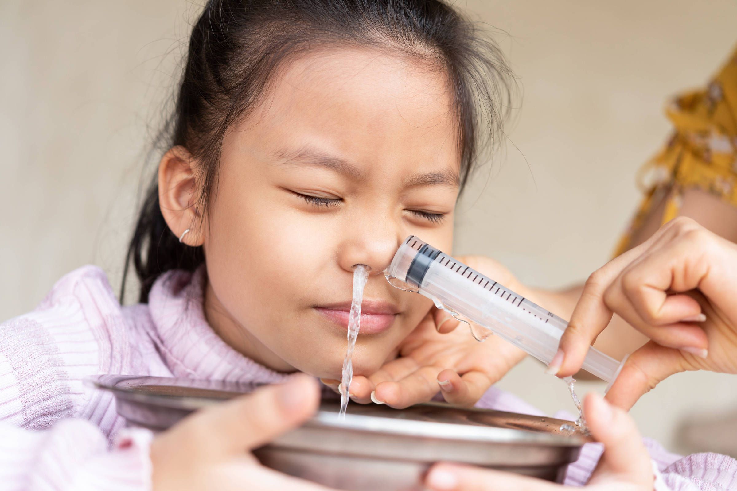 Lavagem nasal: entenda os benefícios para adultos e crianças