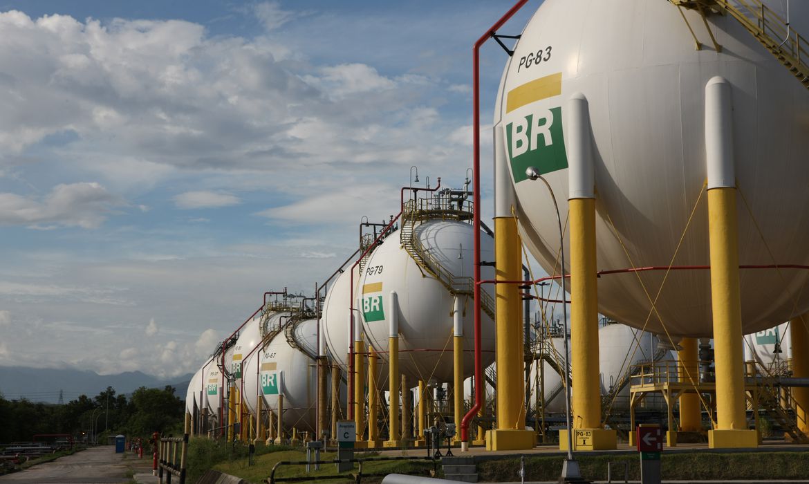 Petrobras anuncia redução de 7,1% no preço do gás natural para distribuidoras