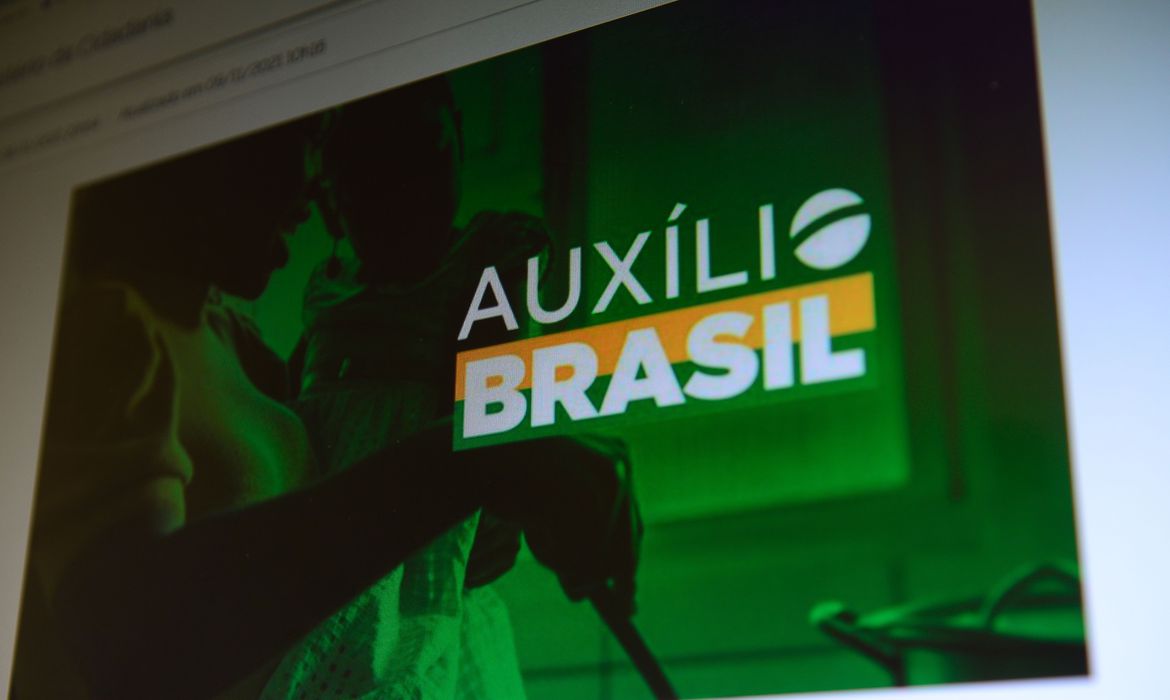 Auxílio Brasil: Justiça manda pagar R$ 15 mil para quem teve dados vazados