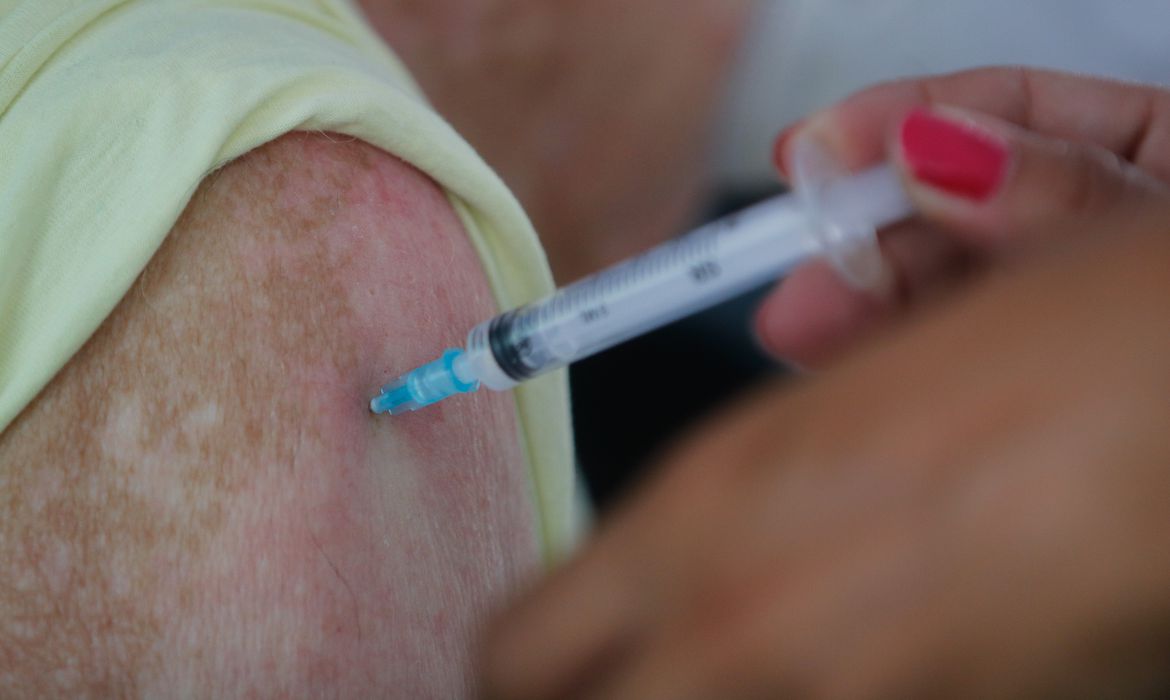 Covid: vacinação será anual para crianças e grupos prioritários a partir de 2024