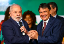 Lula com ministro Wellington Dias, responsável pelo Bolsa Família — Foto: © Marcelo Camargo/Agência Brasil