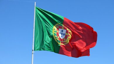 Filho de brasileiros nascido em território português adquire automaticamente a cidadania por nascimento