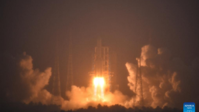 Foguete Long March-5 da China carregando a sonda Chang'e-6 para Lua