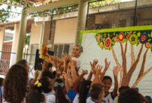 Grupo Estação de Teatro leva contação de histórias infantis a escolas públicas