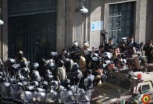 Forças militares entram no palácio presidencial da Bolívia