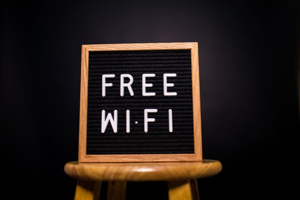 Cibercriminosos usam redes Wi-Fi públicas para roubar dados. Kaspersky recomenda medidas de segurança