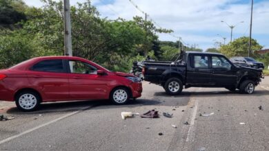 Colisão entre veículos causa congestionamento no prolongamento da Prudente de Morais