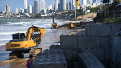 Draga inicia aterro para engorda em Ponta Negra nesta quinta-feira 29 08 2024