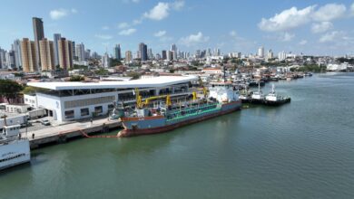 Draga para engorda da praia de Ponta Negra chega a Natal; obras iniciam hoje