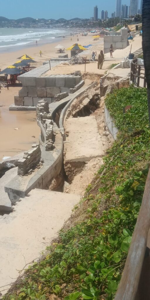 Avanco do mar faz Prefeitura de Natal decretar emergencia em Ponta Negra