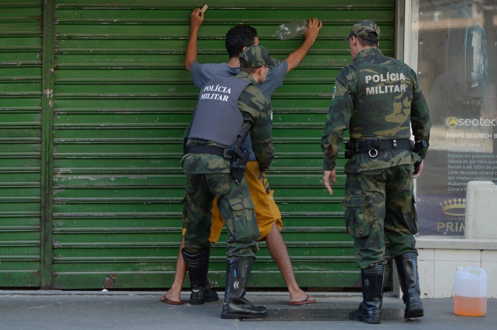 Mudanças nas regras de segurança pública podem limitar uso da força policial