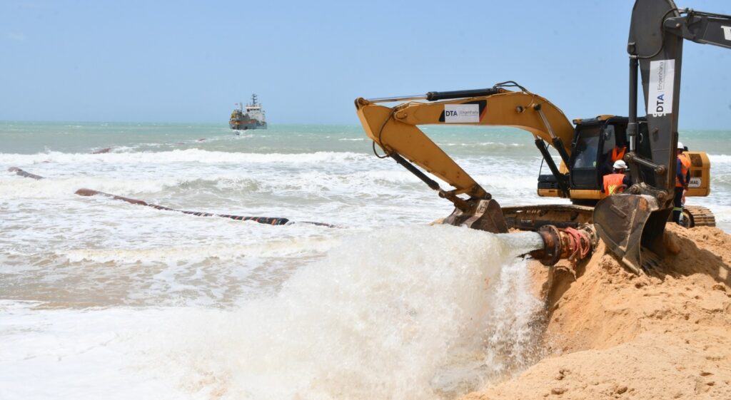 Prefeitura retoma obra de engorda em Ponta Negra